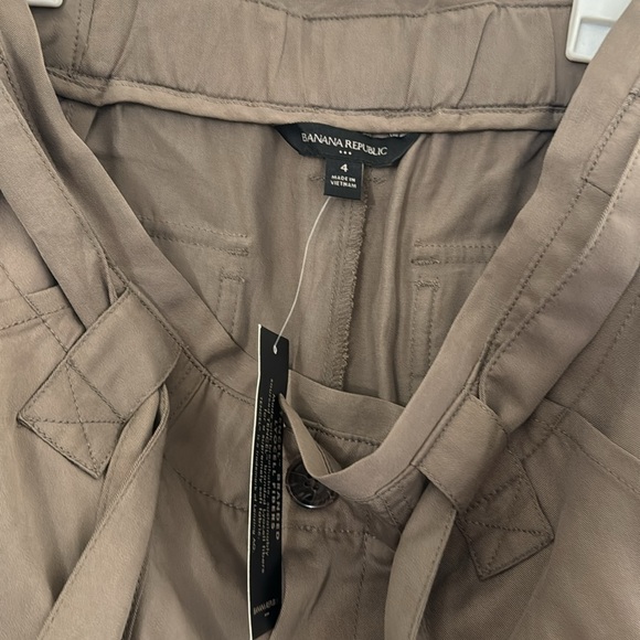 Banana Republic Tencel Utility Pant (Brand New with Tags!) - Picture 4 of 5